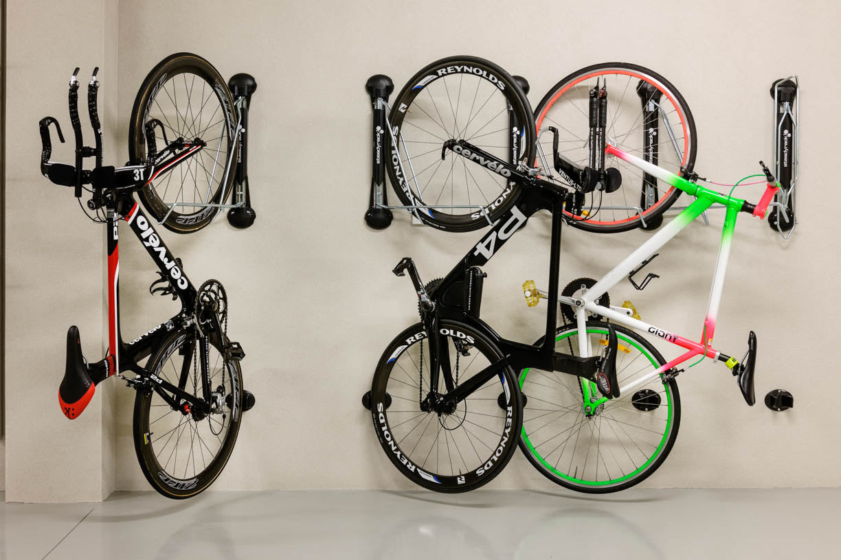 Folding bike rack for fashion garage